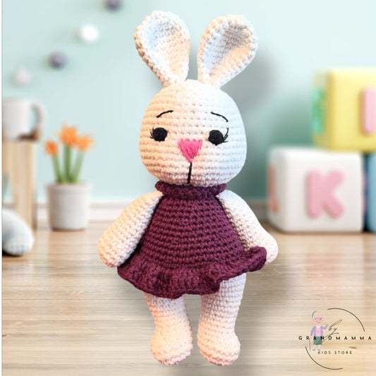 Mor Elbiseli Beyaz Tavşan